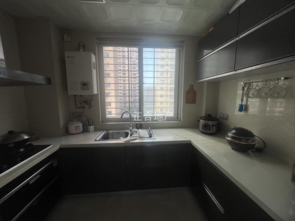 降价了，锦绣江山，业主诚心出售，精装三房二卫，单价4900，