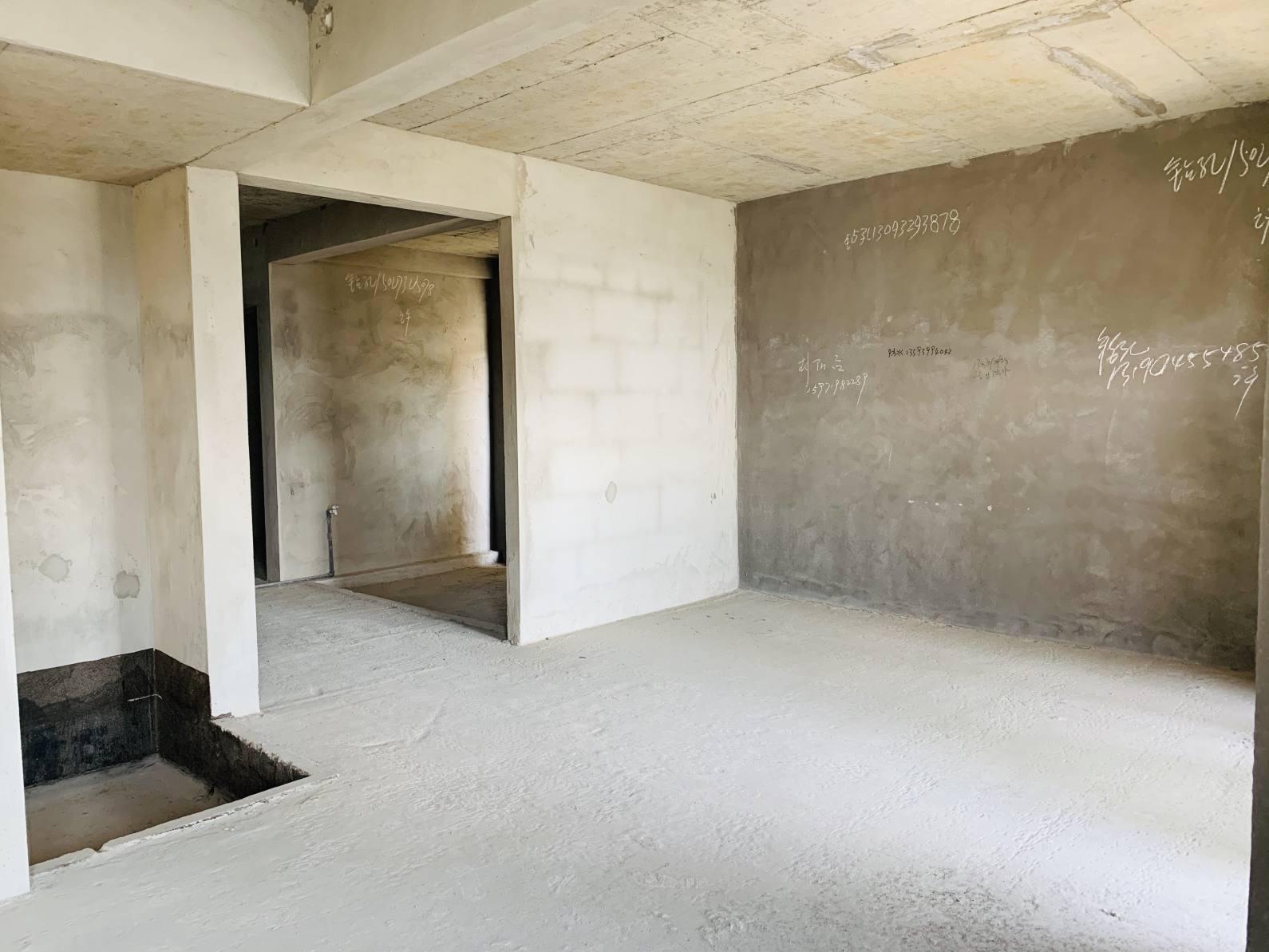 新城壹号五期，电梯好楼层，光线好，无遮挡，上学方便，房东诚心出售