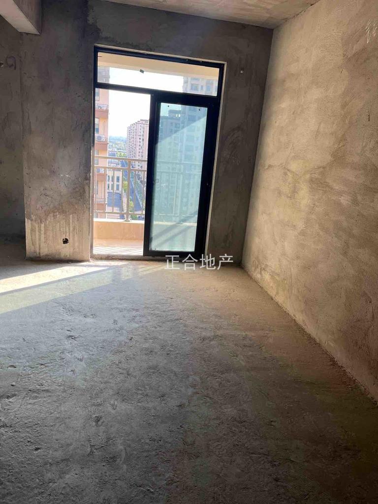 上朝阳小雪一年租2W！！自主出租都可以！