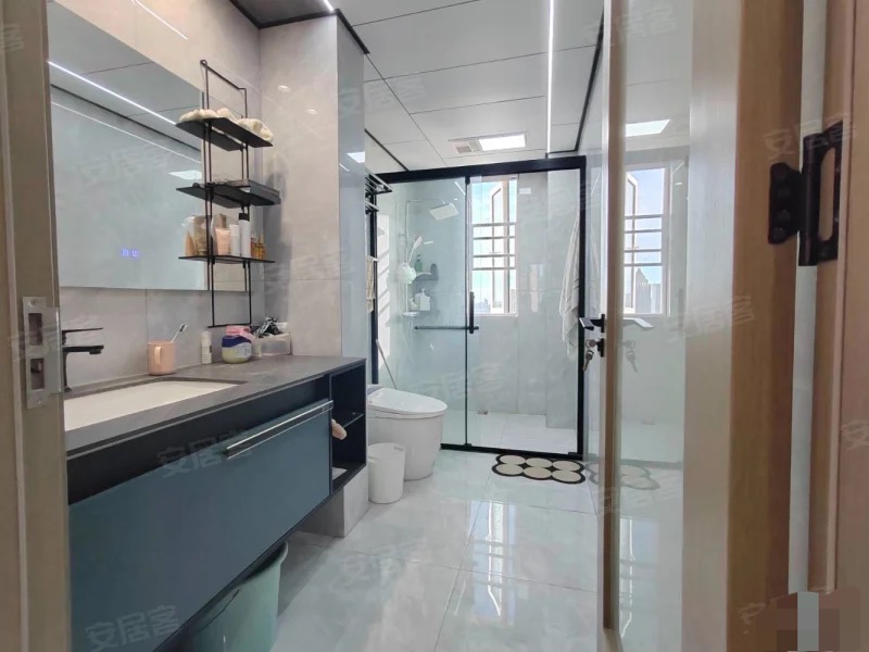 城南，南国明珠，主卧带衣帽间，精装四房，南北双阳台，证满二