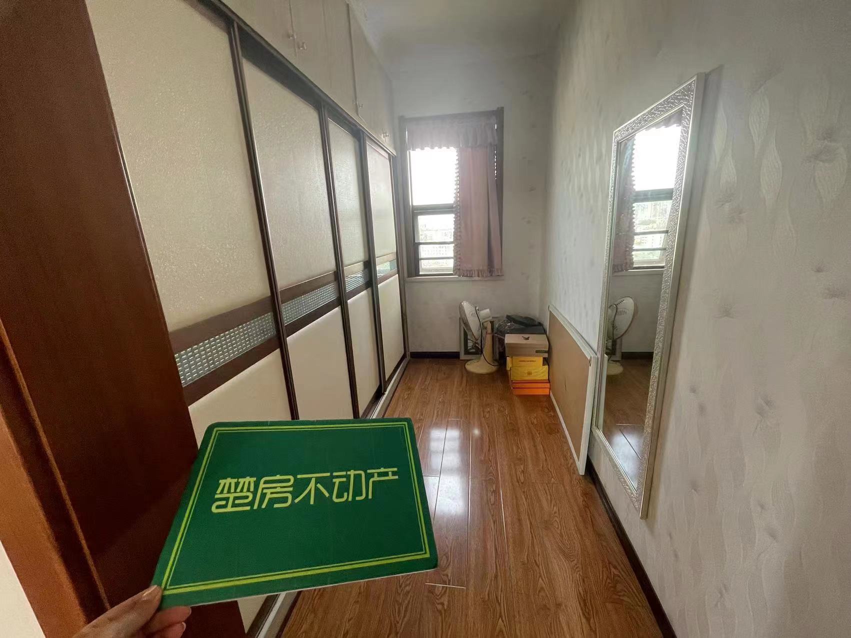 城东绿洲新城精装大三房证件满二