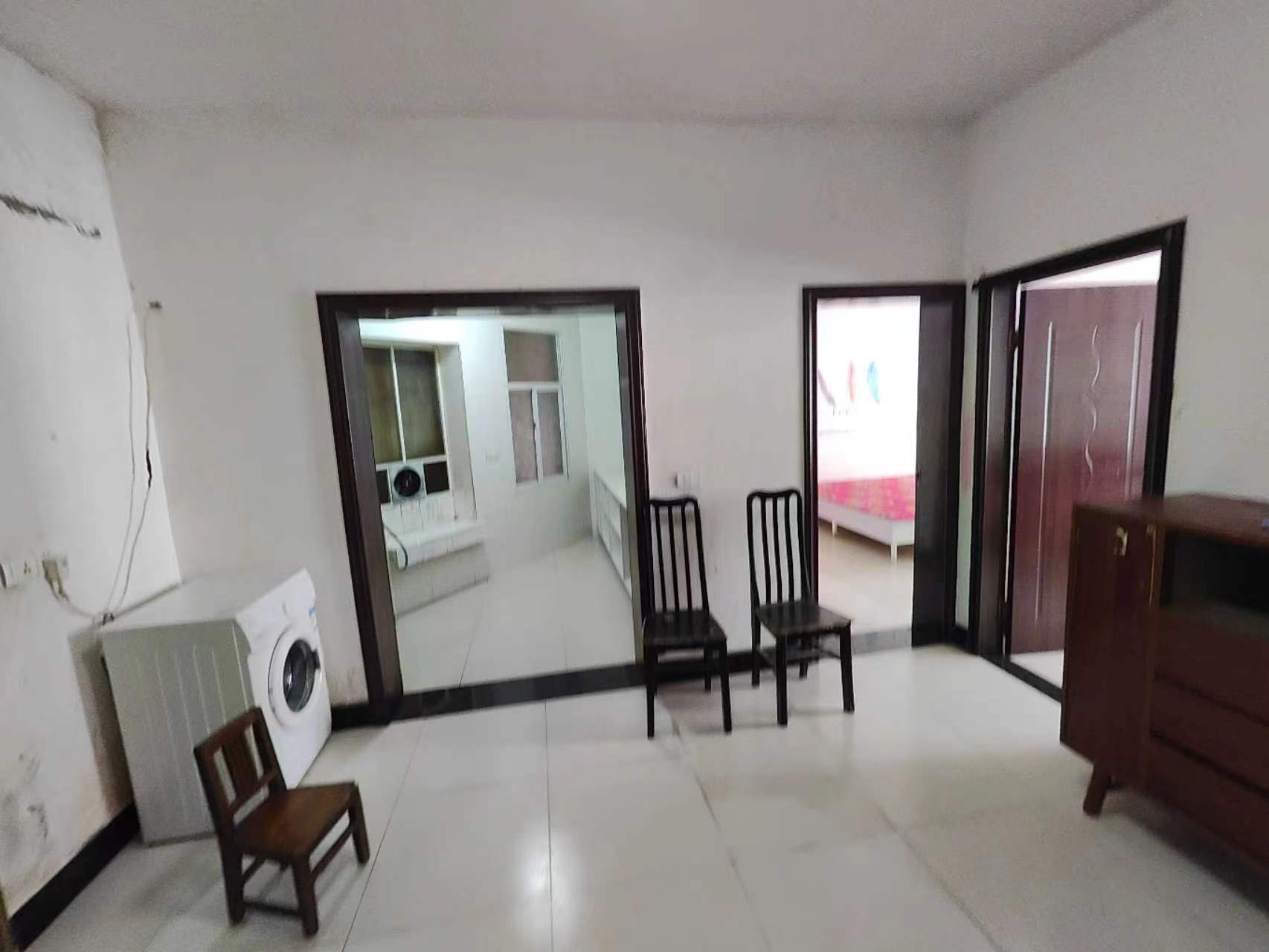 两室一厅才600，明珠酒店对面好屋来了，快点来看屋