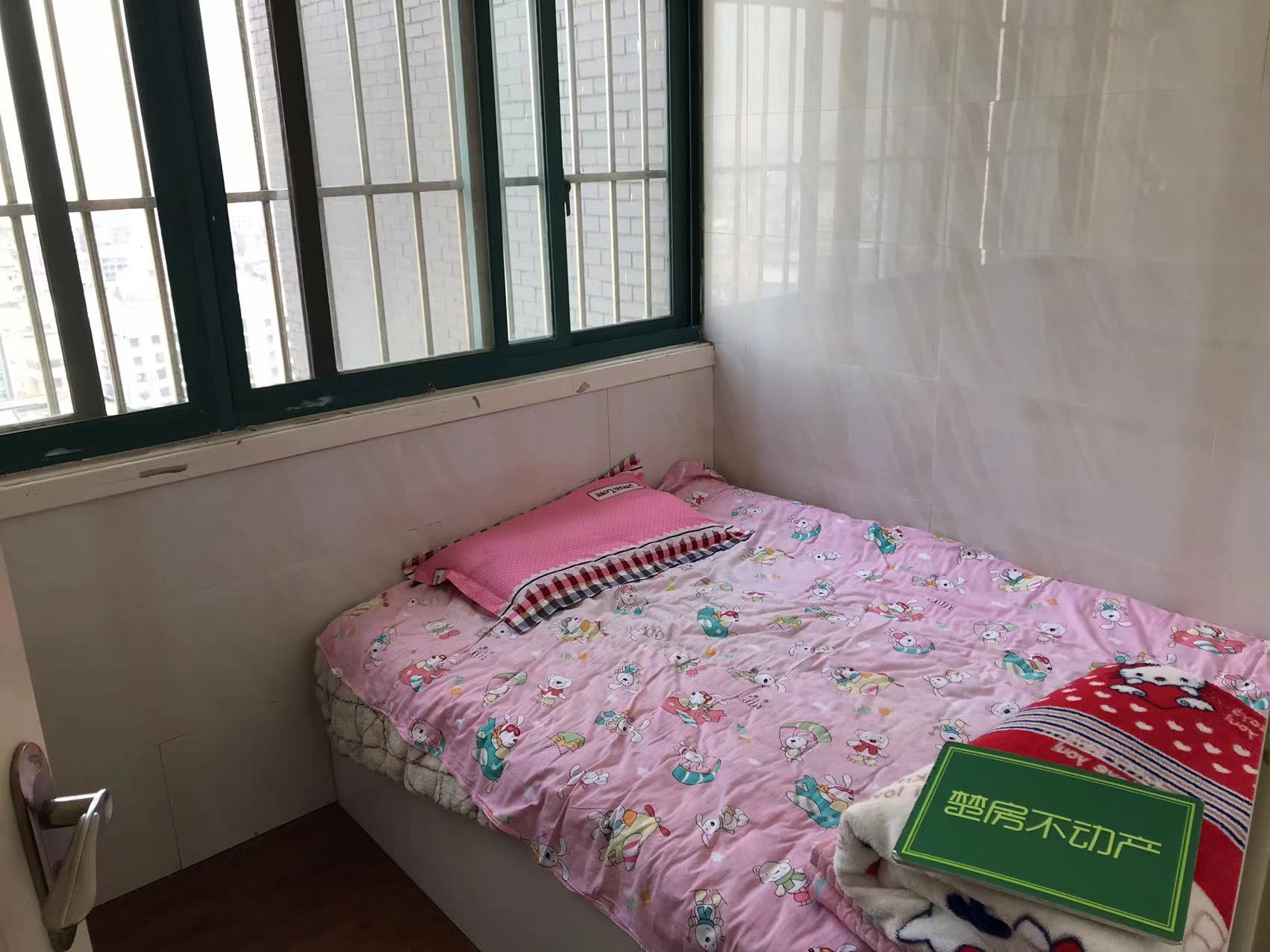 浅水湾中央公园旁边就是商城周边配套齐全离武商很近