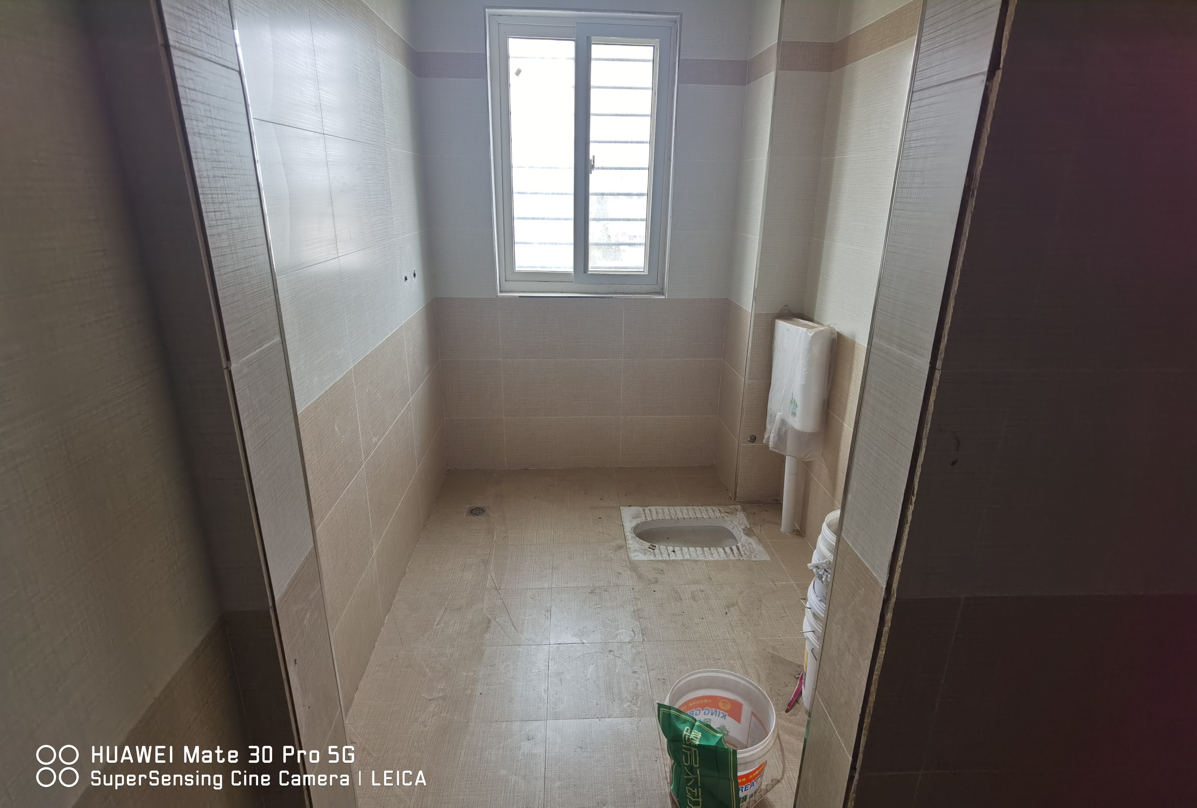 漫城林语半装修中间楼层看房方便小区环境不错出门就是伊众来电咨询吧