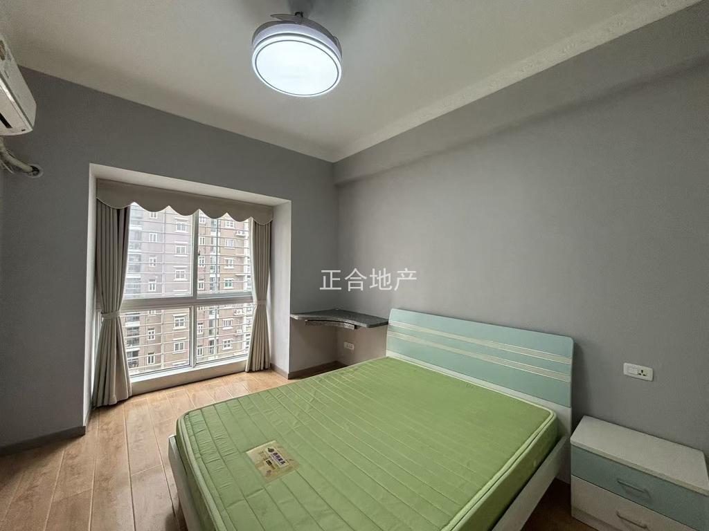 捡漏，电梯小高层，单价3900，老证，精装三房二卫，业主诚心出售