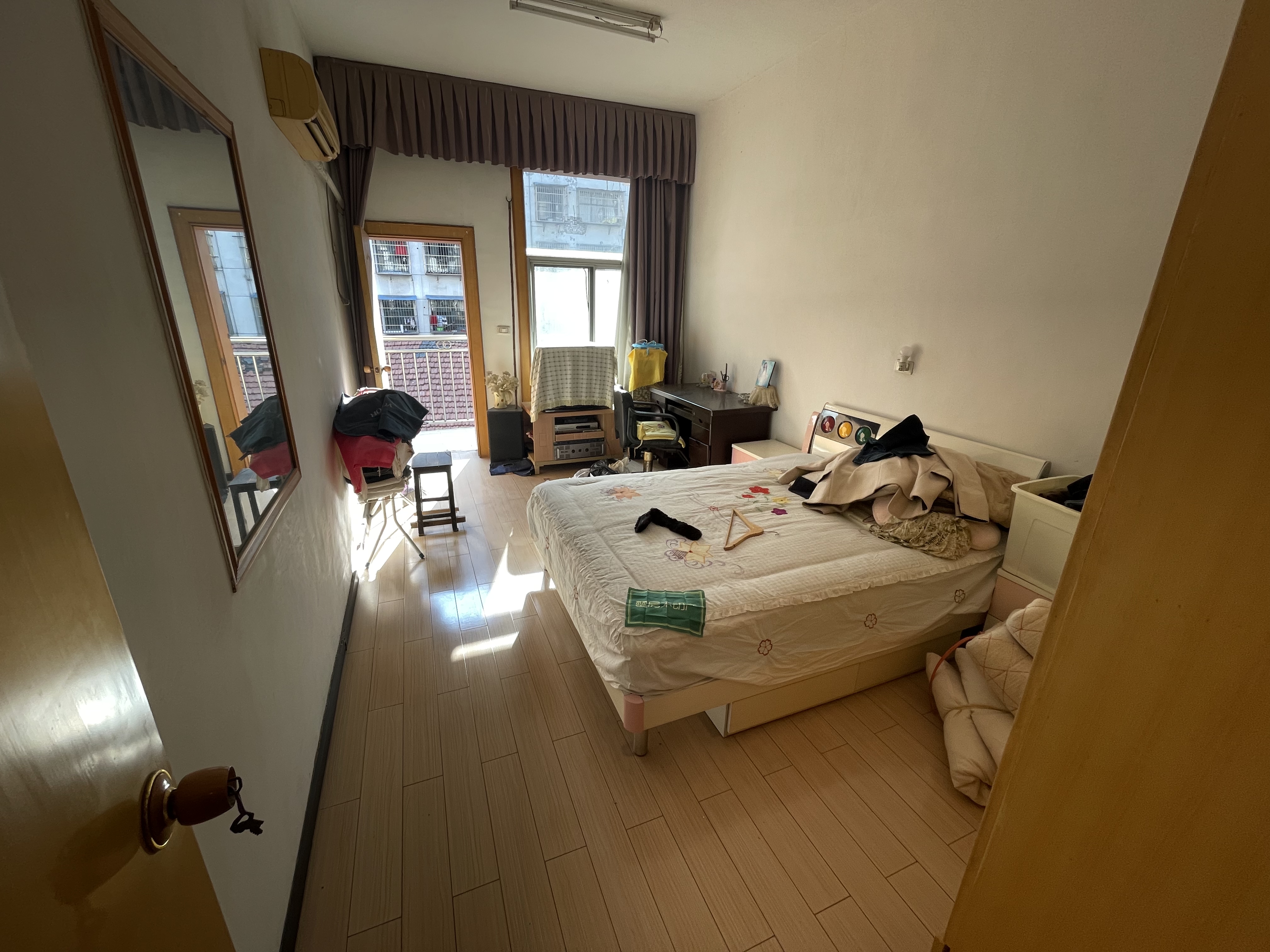 棉花公司宿舍  仙商城市广场旁  步梯3楼   简单装修  使用面积大