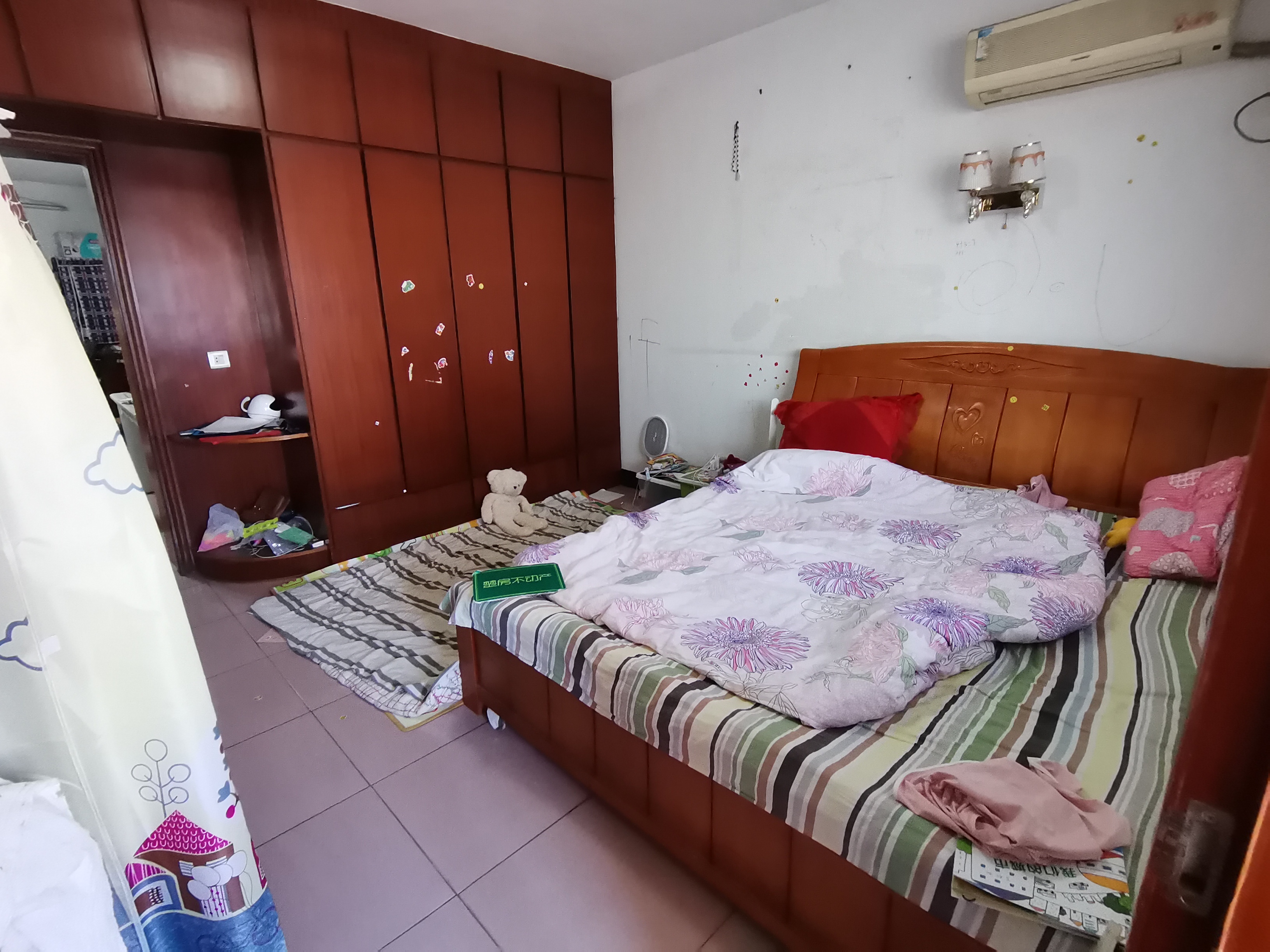 粮油商行小区东城国际旁边简装两房房东诚意出售