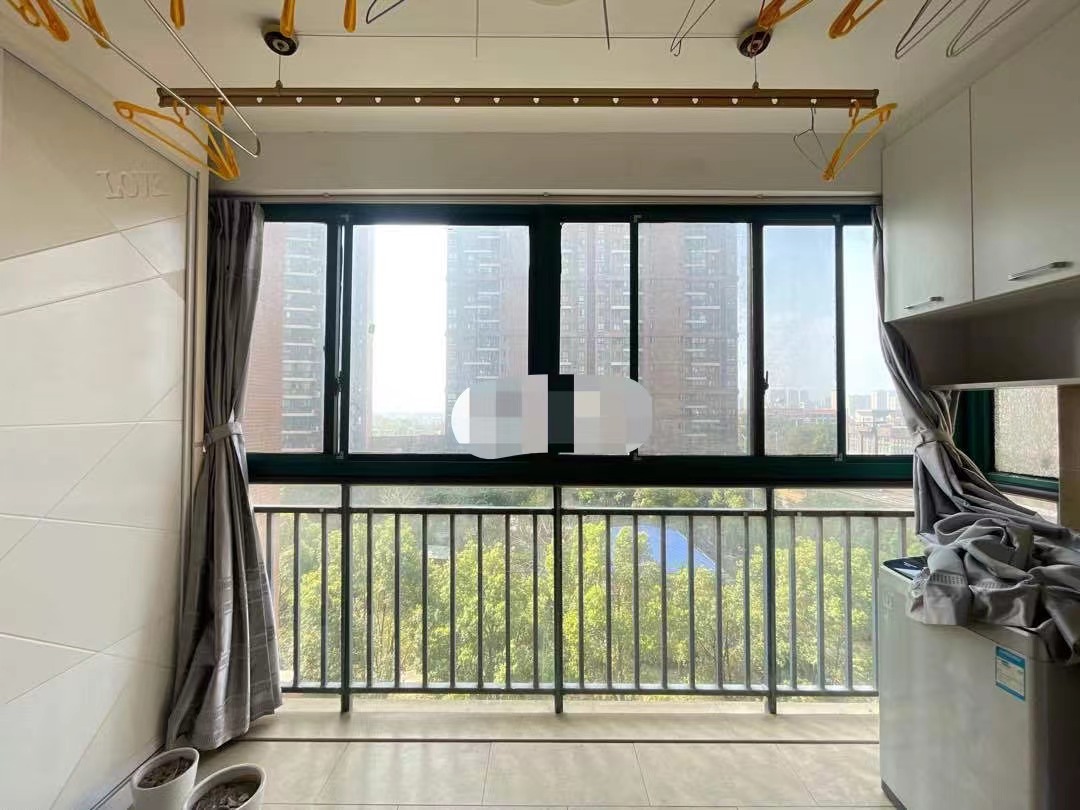 又降价了，房东急售，漫城林语，一中对面，边户，单价4500，好楼层，精装三房，看中了可谈