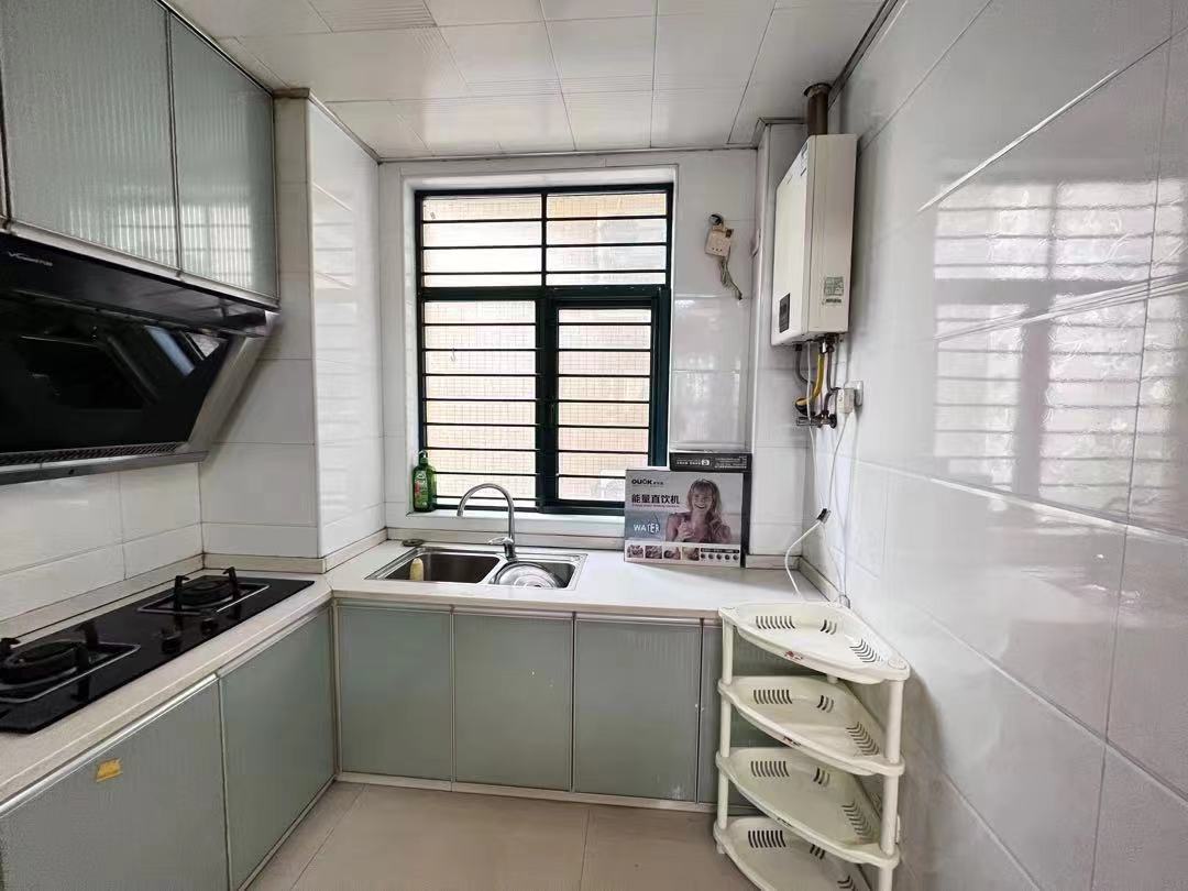 新城一号.精装三房.下楼就是薛晓.证件满二.看房方便