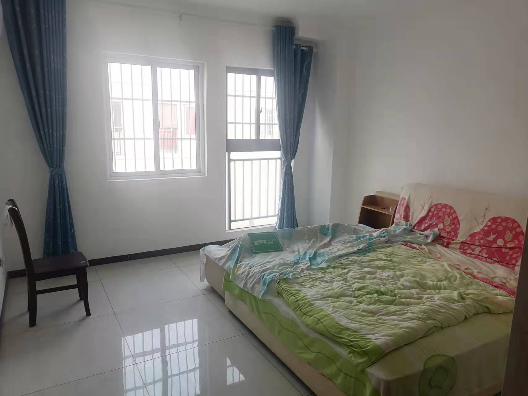 汽车城精装三房两卫公寓房精装修诚心出售，房东好说话