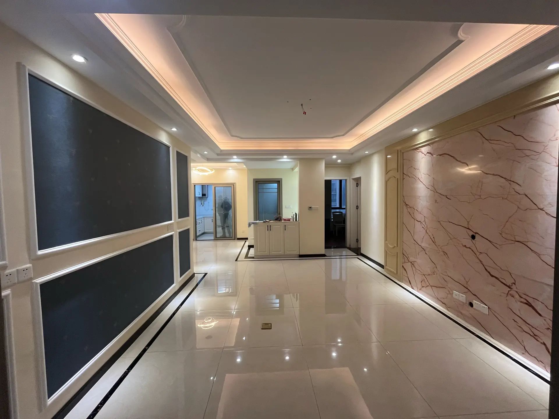 商城附近，康湾一品，精装4房，单价4500，实验二小老三中，好楼层，证满二