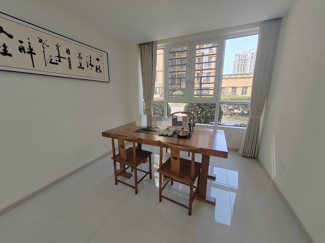 城南沔小旁，颐和公馆，全新精装大四房，送50平花园，带院子，证满二，双阳台