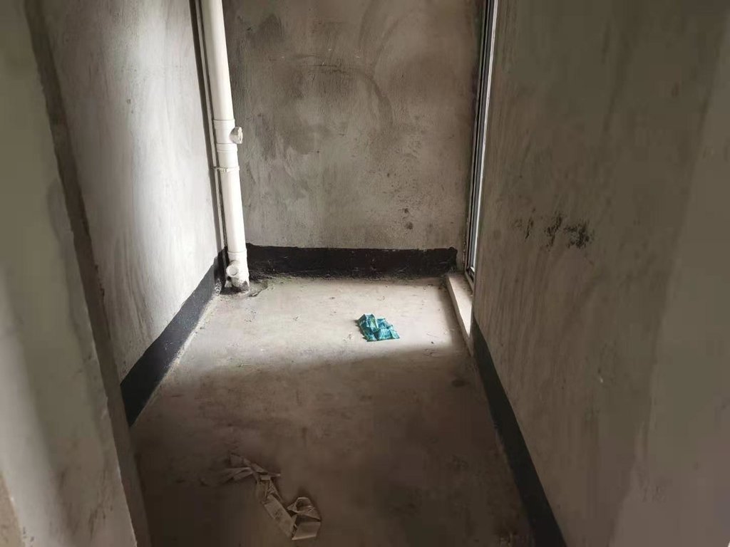 金域城邦毛坯小三房户型方正采光好