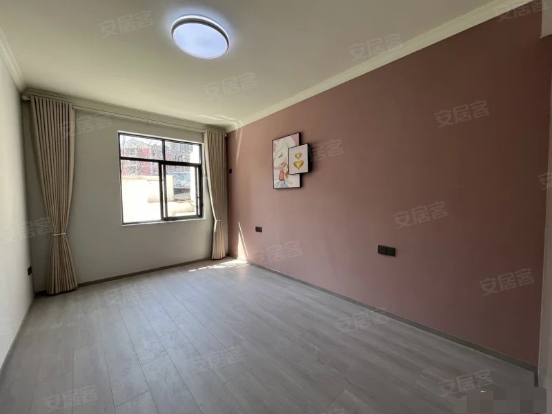 340，业主急售，三中附近，二楼，带大露台全新装修三房两厅，南北通透，拎包入住，