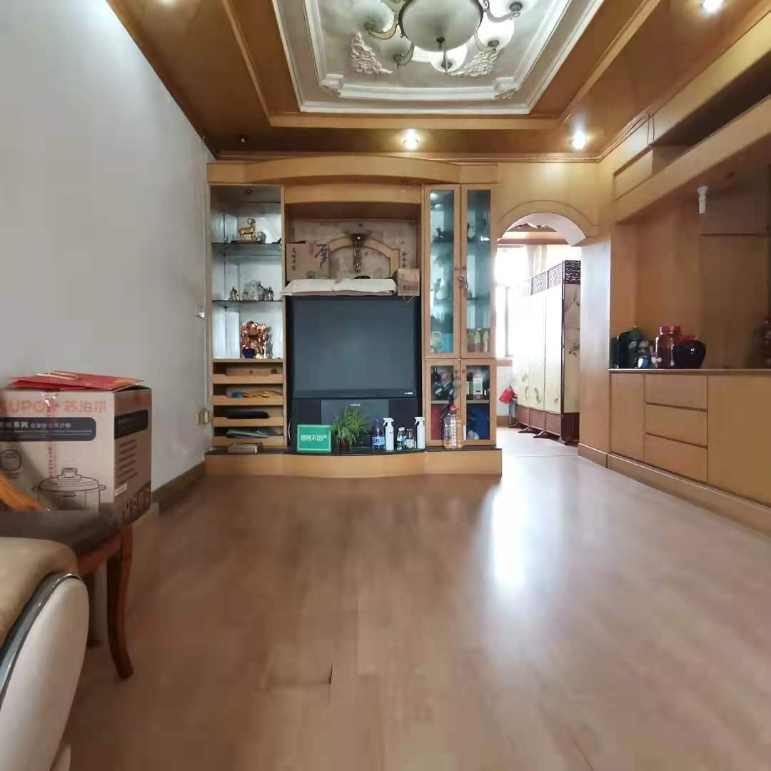 车站旁边财政局宿舍小区好停车非常方便！