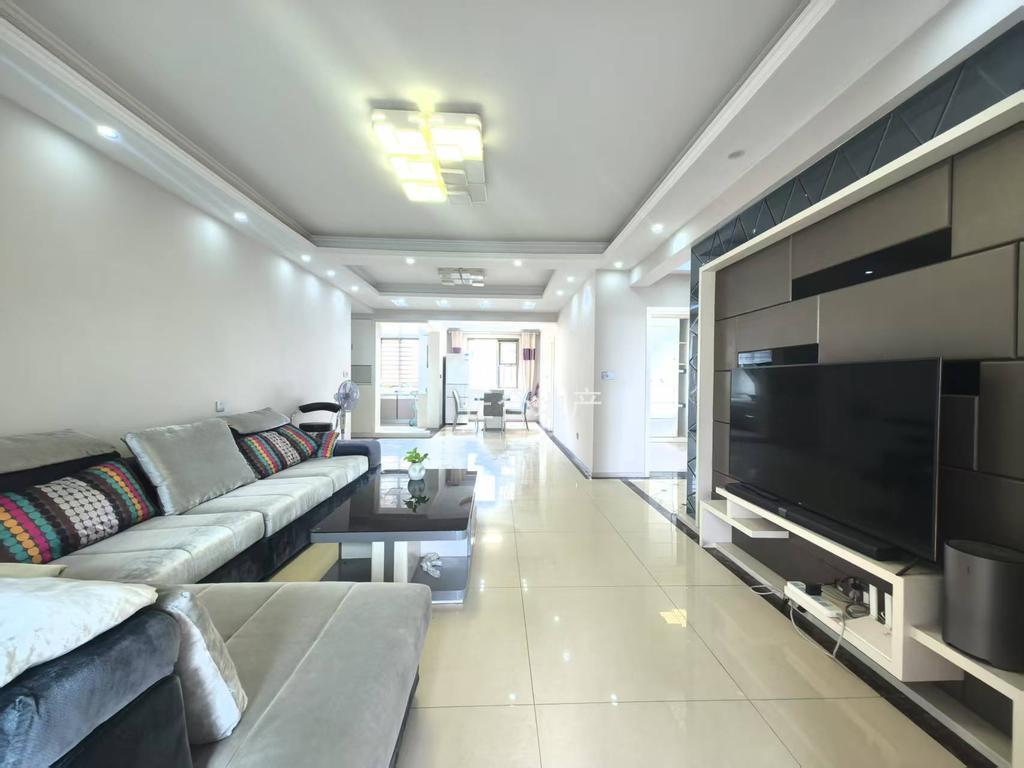 锦绣江山，边户，电梯好楼层，精装三房，单价5200+，看中谈，满二.