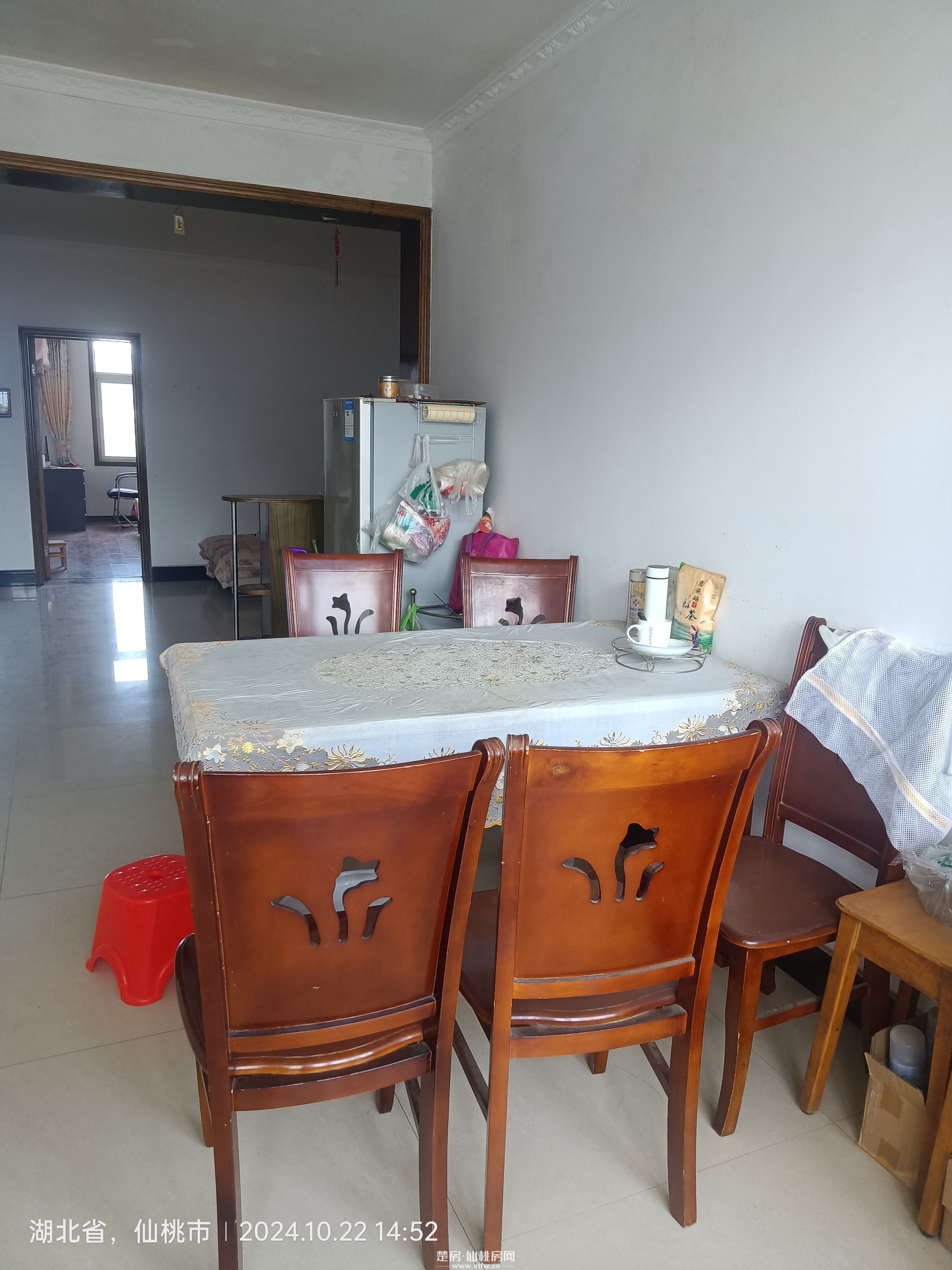 城西凤凰河路水泥厂宿舍院内后期开发的三室二厅一厨一卫商品房