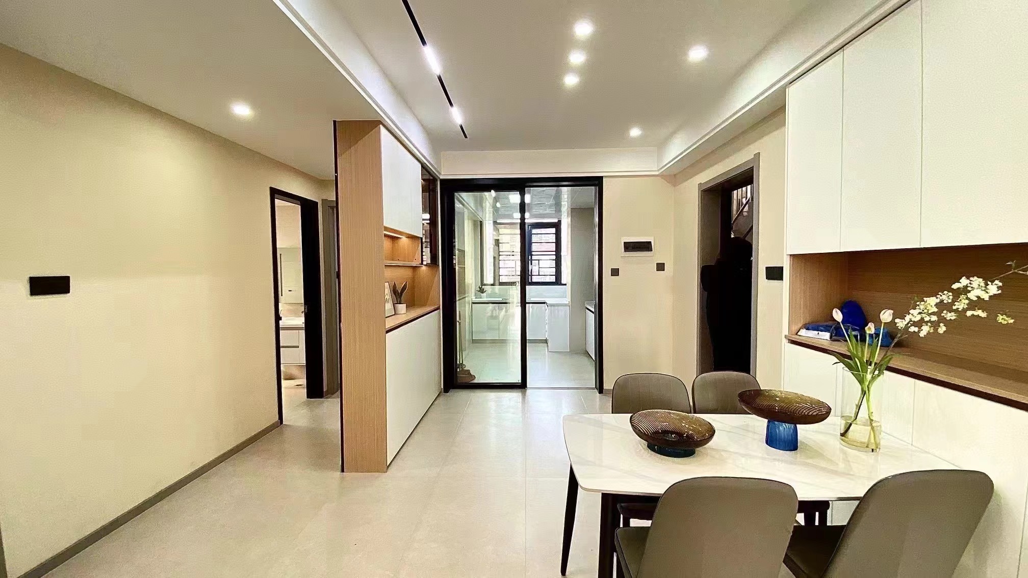 赞板子，全新装修3房，门口仙桃晓学，小高层边户，一梯两户，采光好，中间楼层