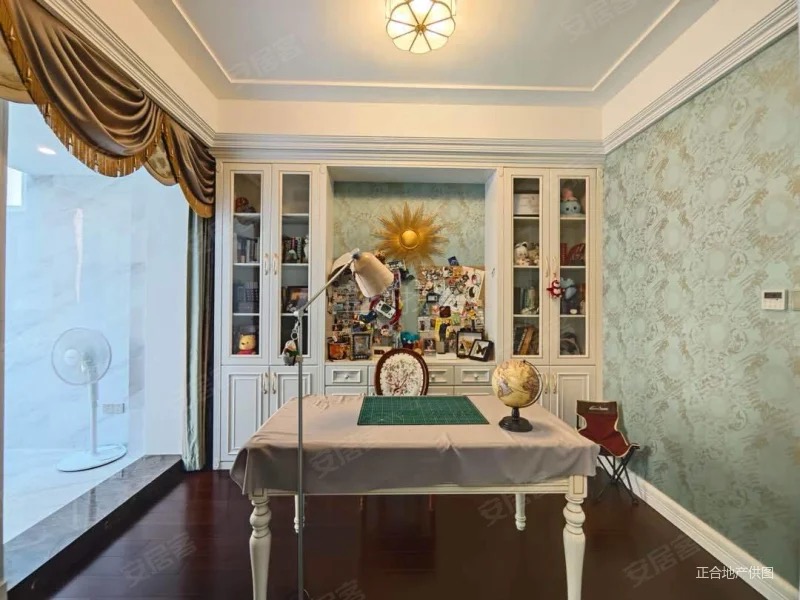 房东诚心出售，绿地香格里拉，一二楼复式​带花园洋房，有车位，