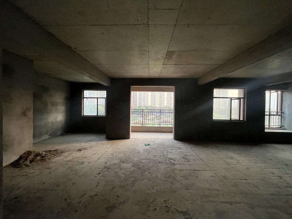 新城一号五期毛坯花园洋房