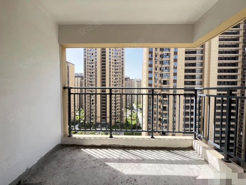 城南，朝阳丽景，稀缺两房，房东亏本出售，电梯中间楼层13楼