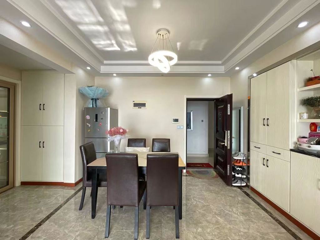 南国明珠，精装三房九成新，凤凰层