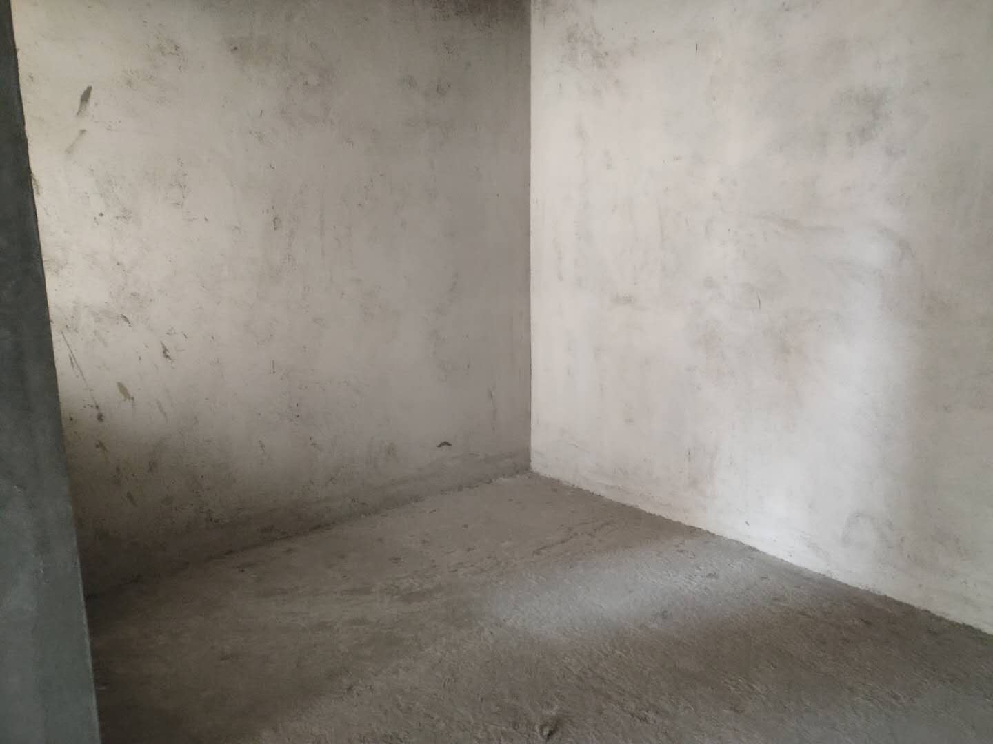 新城壹号毛坯小三房中层朝南采光好可按揭