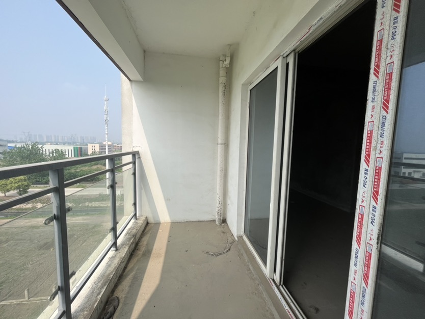 一中附近，城东，银湖城，电梯房小高层，好楼层8楼，有证