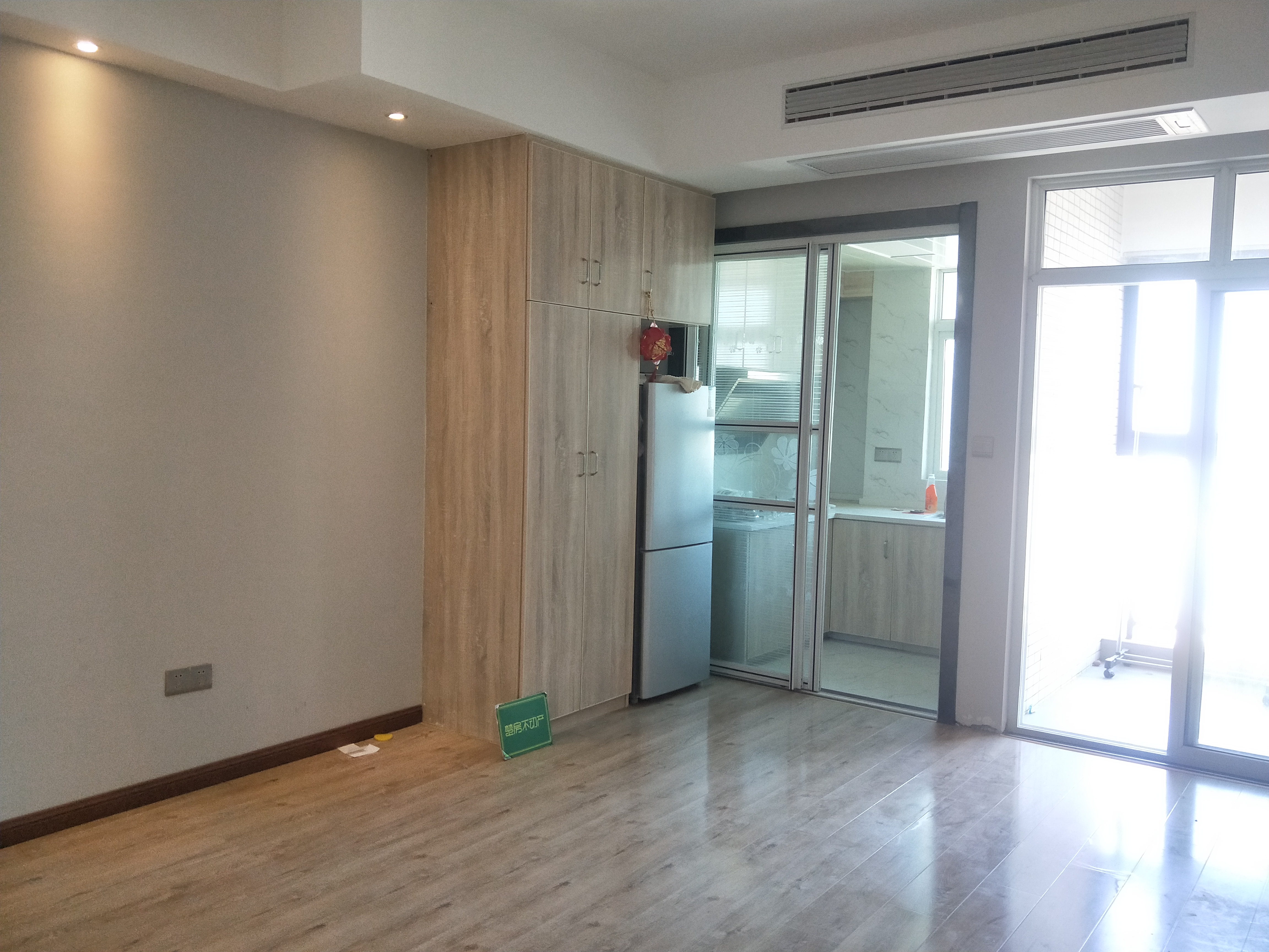 新天地小面积精装房 一应俱全 采光很好  欢迎看房