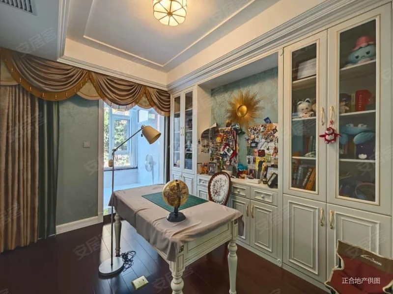 房东诚心出售，绿地香格里拉，一二楼复式​带花园洋房，有车位，