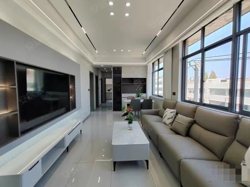 159，降价了，出门就是实小，仙桃商城附近，精装4房，全新装修 ，有院子停车，好楼层