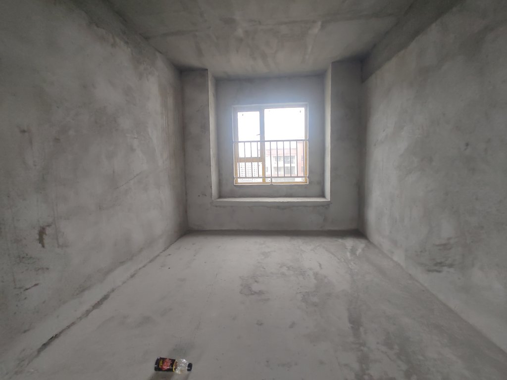 新城名都.毛坯三房边户.南北通透双阳台.看房方便