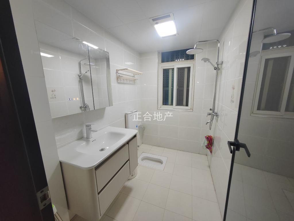 降价了，流潭公园对面，精装大三房二卫，单价2970，南北通透，成色新，新八中四中