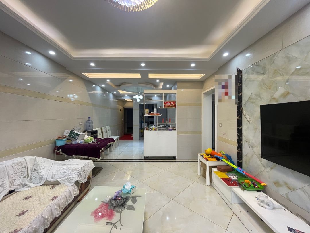 新城壹号精装3房出租，拎包入住，预约看房。