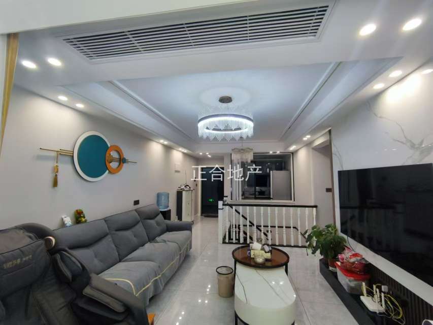 亏本出，荣怀，精装复试三房， ​送20平可住人地下室加40平花园 ​，证满二