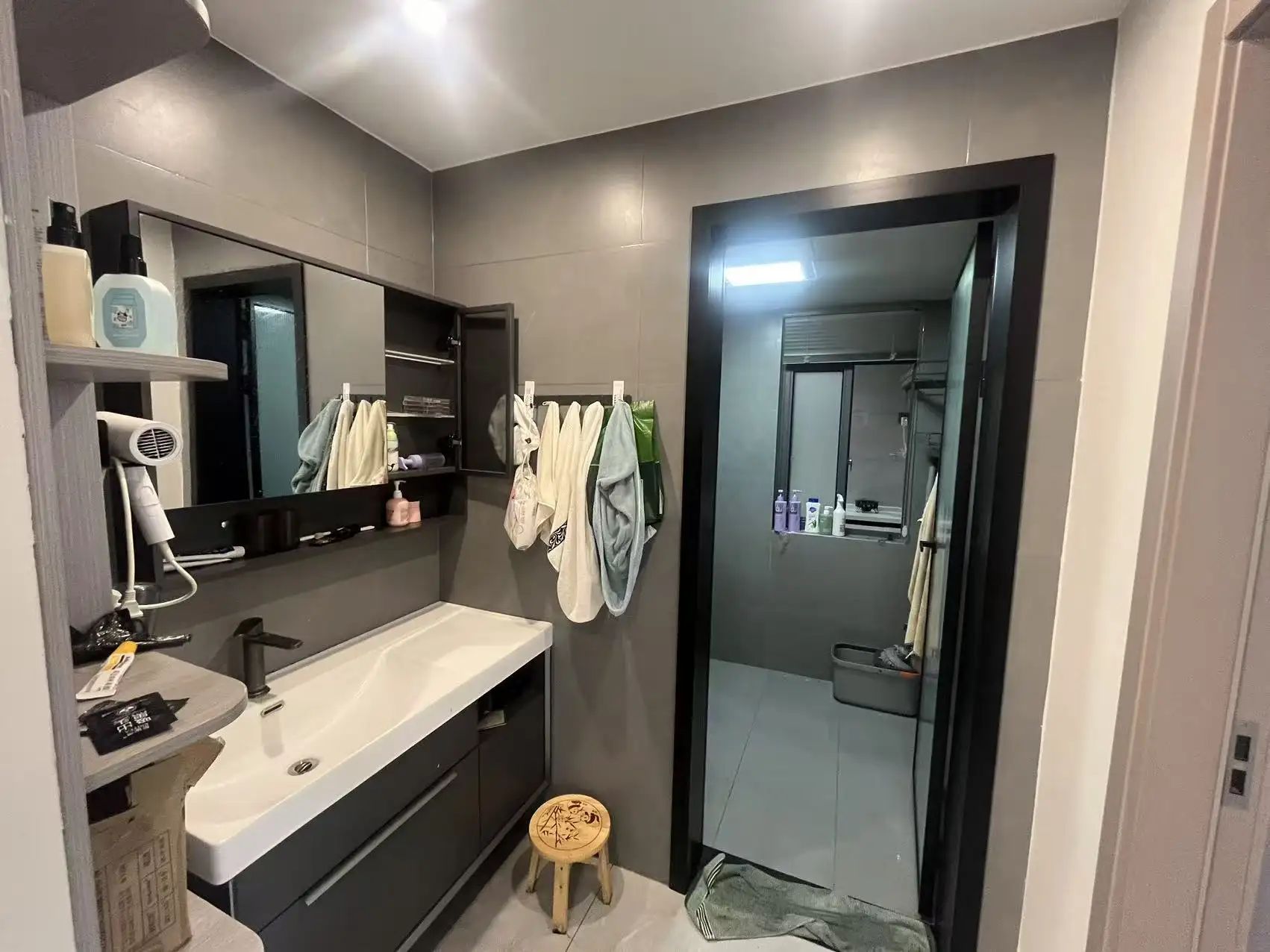 捡漏，森林国际城，湖景房，电梯好楼层，二中二小，精装3房，装修9成新证满二，