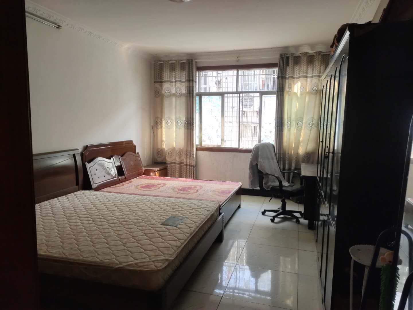 实验四小旁边 中层 停车方便 对口二中 一站式教育