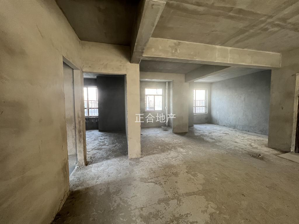 降价了，亏本出售，城南，沔阳公馆，毛坯三房，单价4500，带大平台，采光好，证满二，