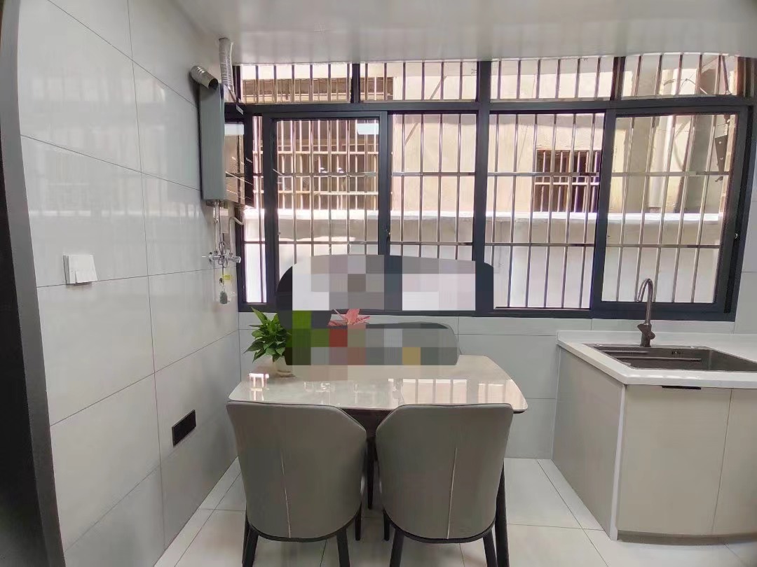 142？房东诚心出售，养老蛮好，精装3房，证件在手，有院子停车