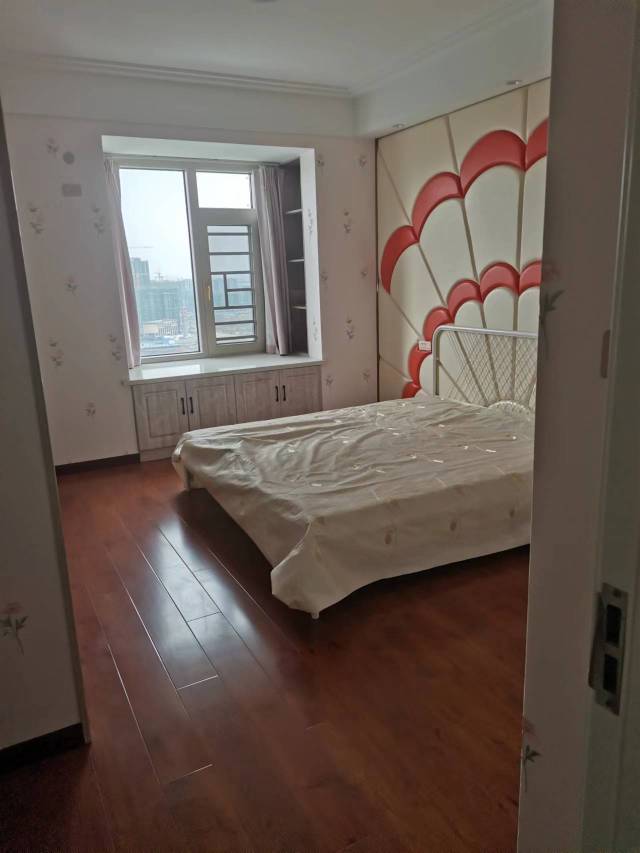 新三中旁还建房精装修好楼层急卖