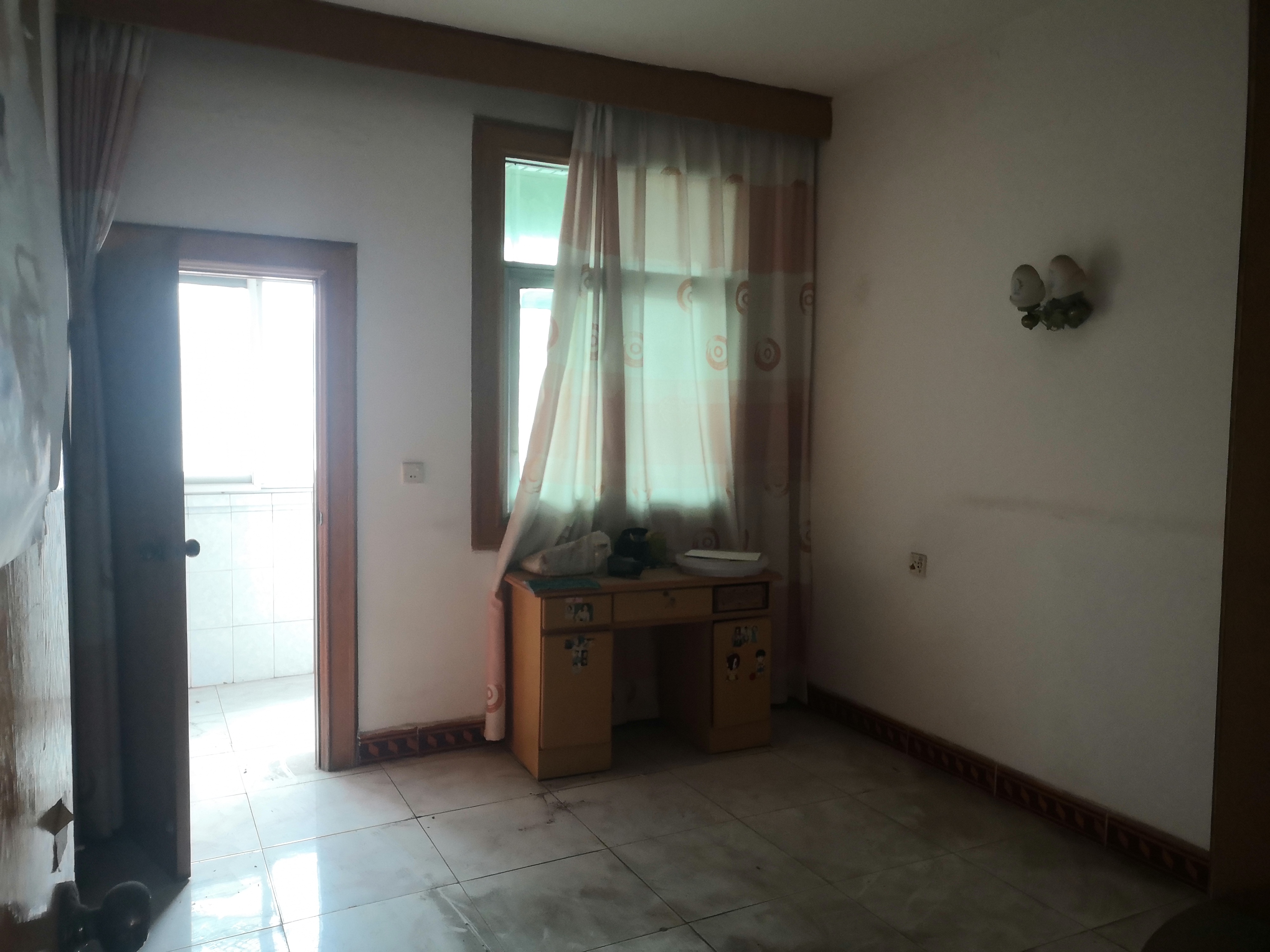 新八中附近开发区宿舍四房两厅一卫