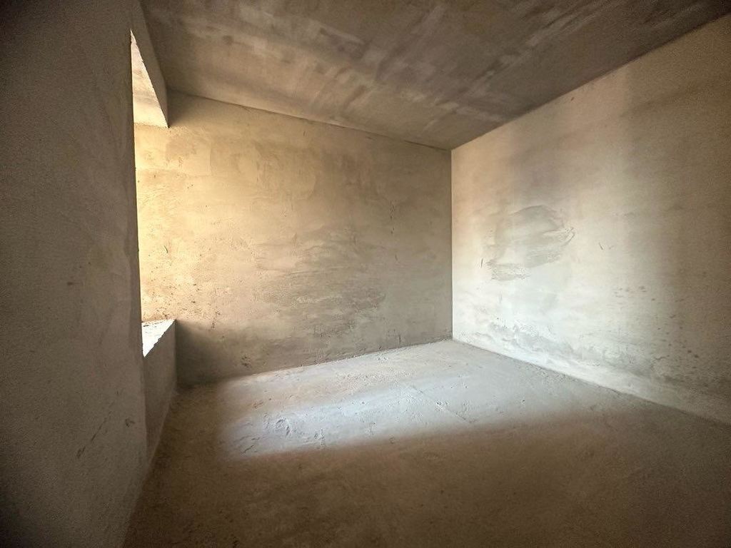 城南三小旁，新城花园小高层毛坯三房，证件满二，单价4600！看房方便