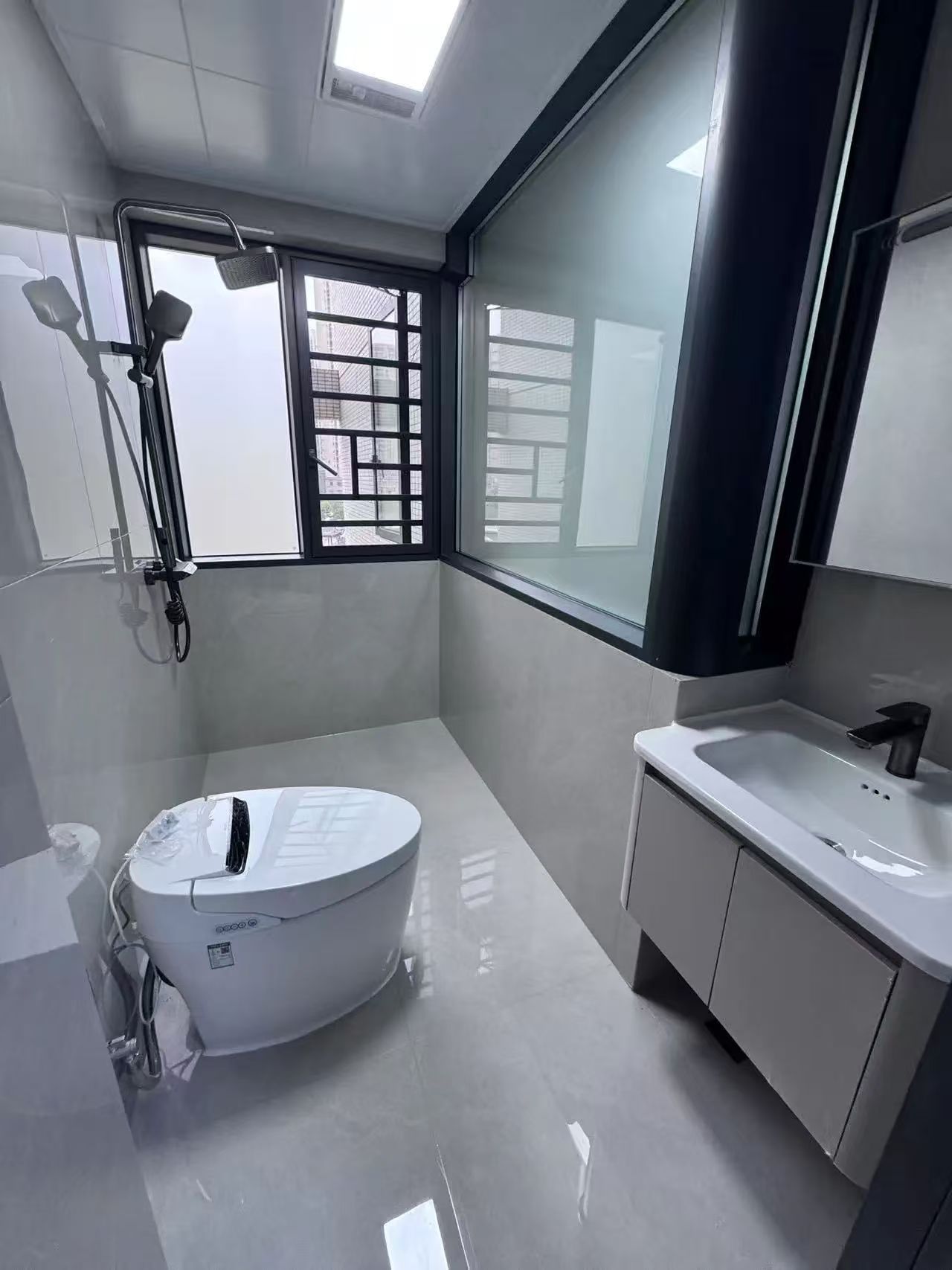 城南，城市丽景湖景房，电梯好楼层，单价5200，全新精装三房二卫，证满二