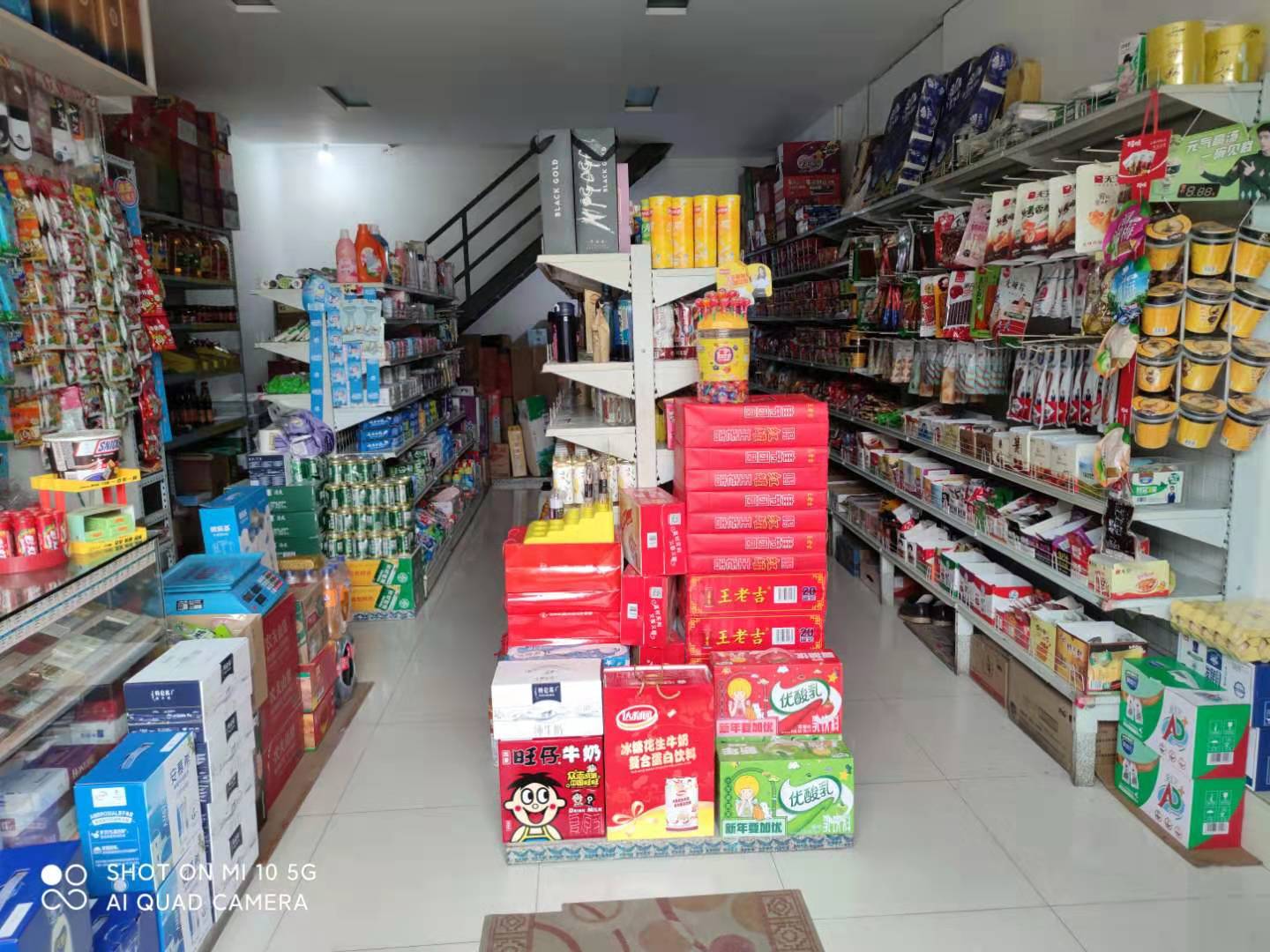 浅水湾.中央公园商铺67平装修好了直接进门营业，上下共两层130多平，业主诚意出售