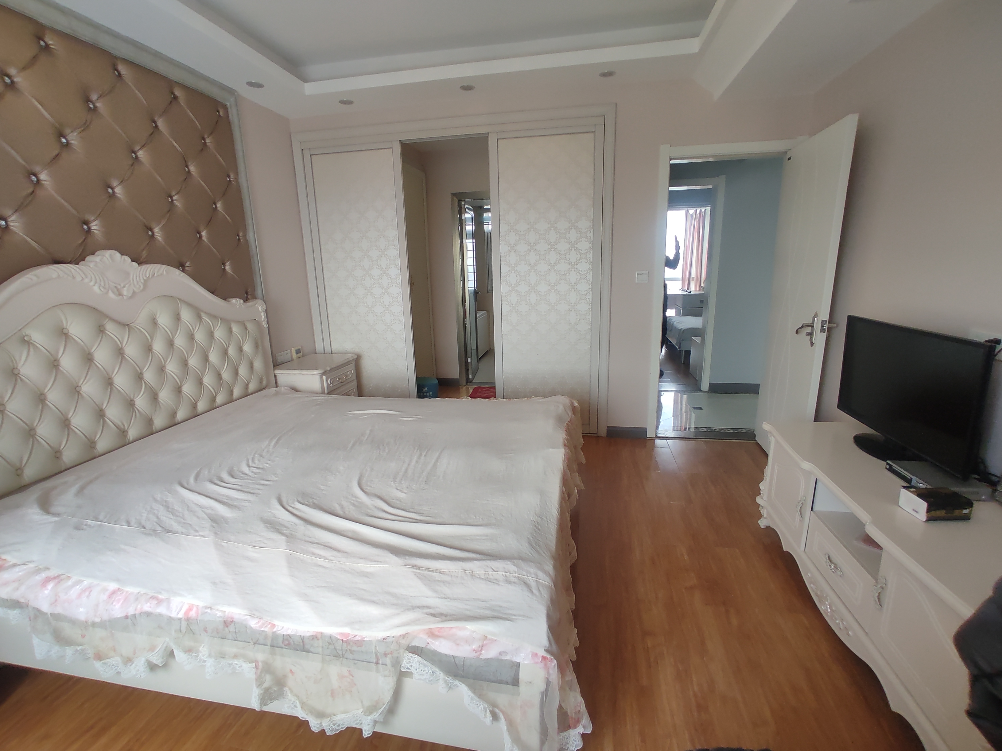 福星城.精装三房两卫.屋里成色新.证件满二.看房方便