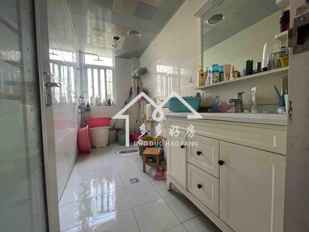 世纪雅苑，带装修，房东很爱惜，保养不错，家具家电齐全，直接拎包入住，单J4000，带装修