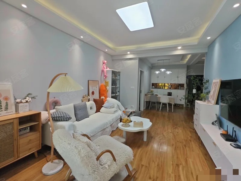 业主急卖，元泰三中旁，电梯小高层，9.5成新！家具家电全送❗拎包入住