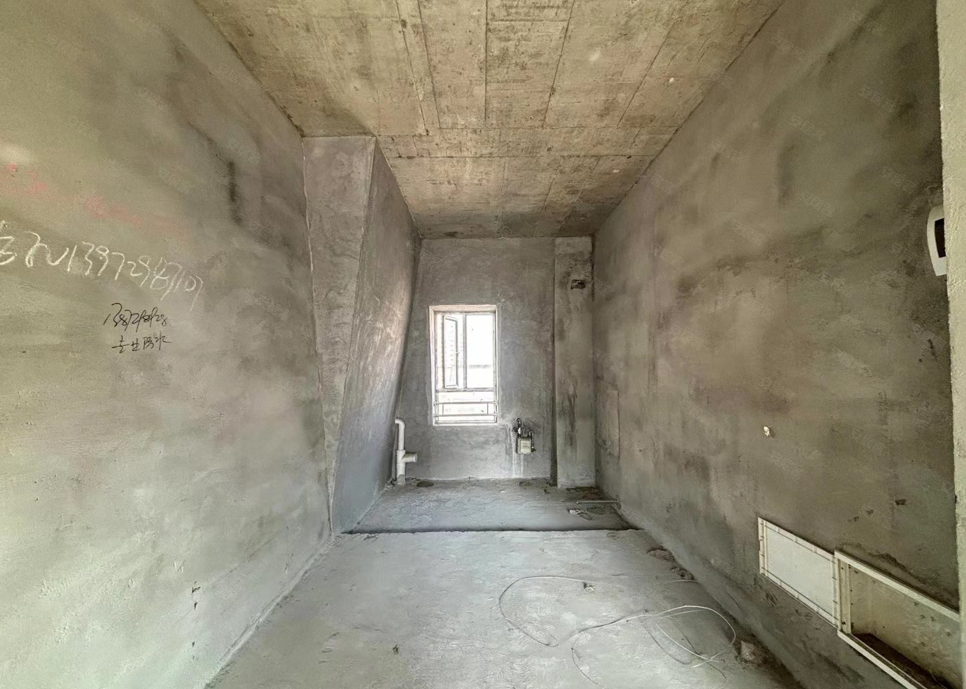 47，房东亏本出，城南忠心位置，电梯洋房，带大露台，证满二，户型视野好