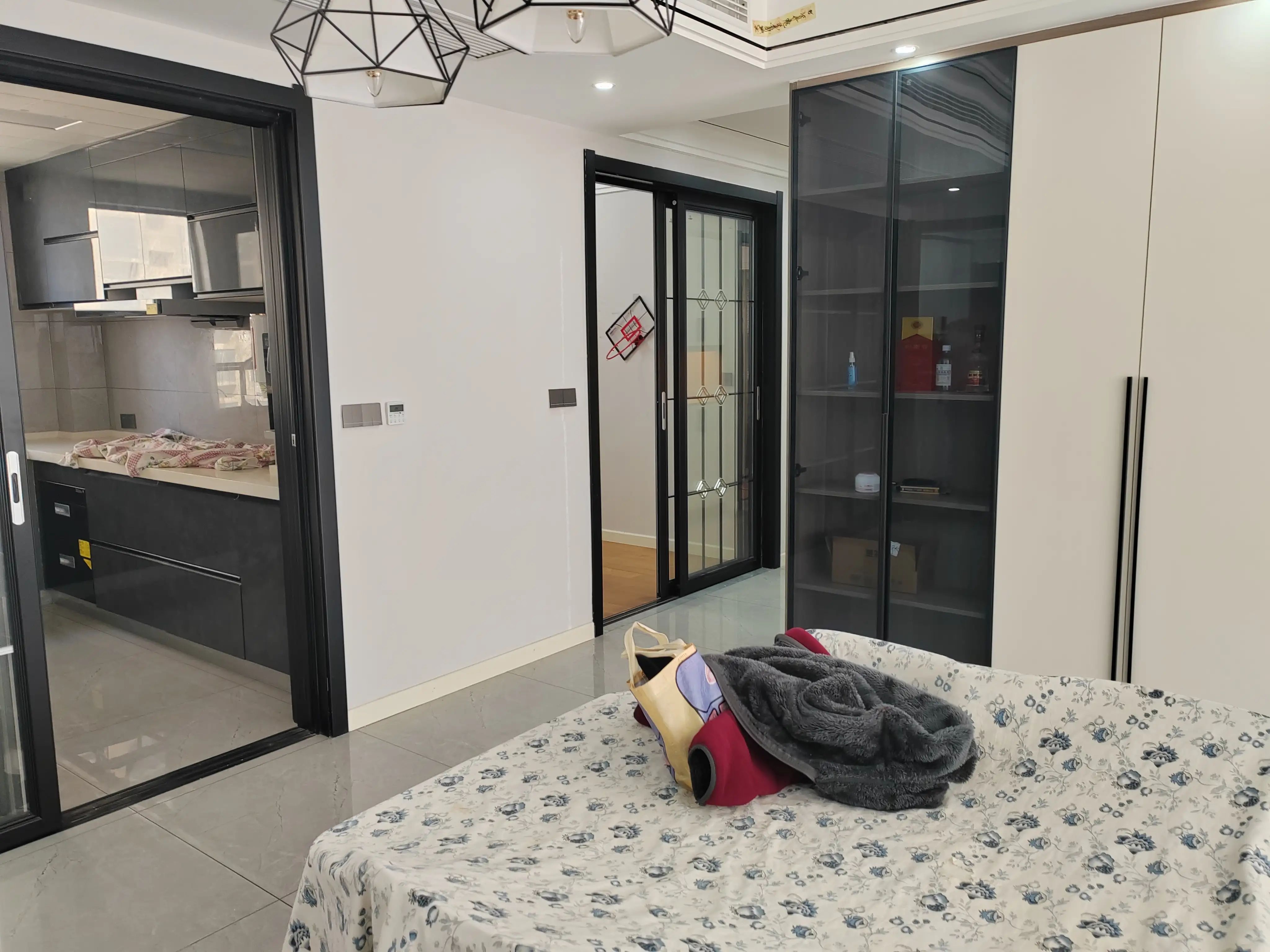 吾悦广场旁，元泰未来城C区。精装电梯4房2厅2卫，业主自装一天未住，好楼层