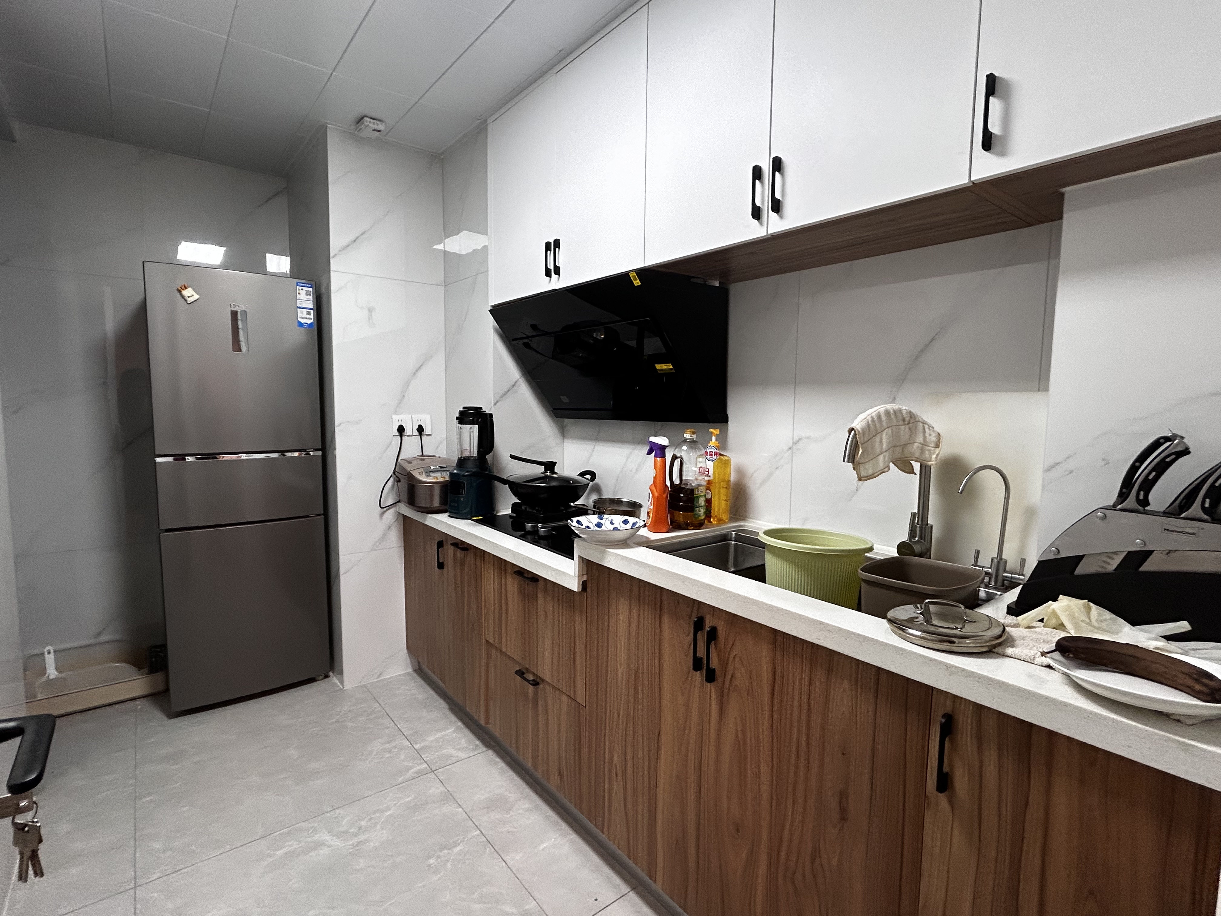 风和日丽，兑口新三中，五小，全新装修，业主是老师，因考虑卖房换大户型，忍痛割爱